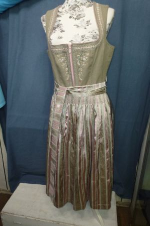 DIRNDL COUNTRY LINE MIT SCHÜRZE LEINEN GR 44 GEREINIGT