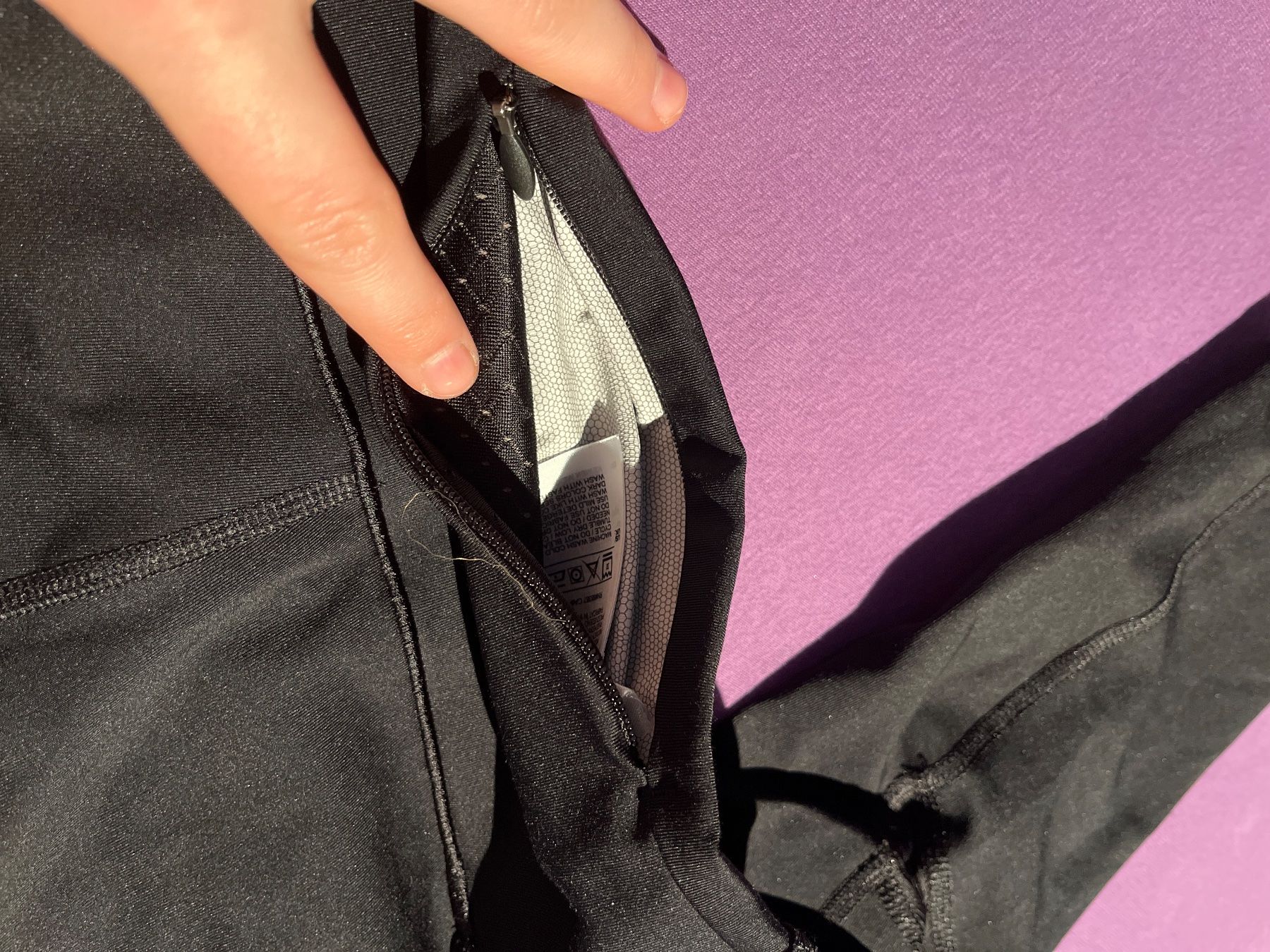 Adidas Leggings: Adidas Jogging Tights – Usato da Hombrechtikon venduto da Kaatja 3