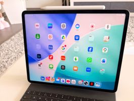 Apple iPad Pro 12.9" M2 128 GB (6. Gen.) + Magic Keyboard +
