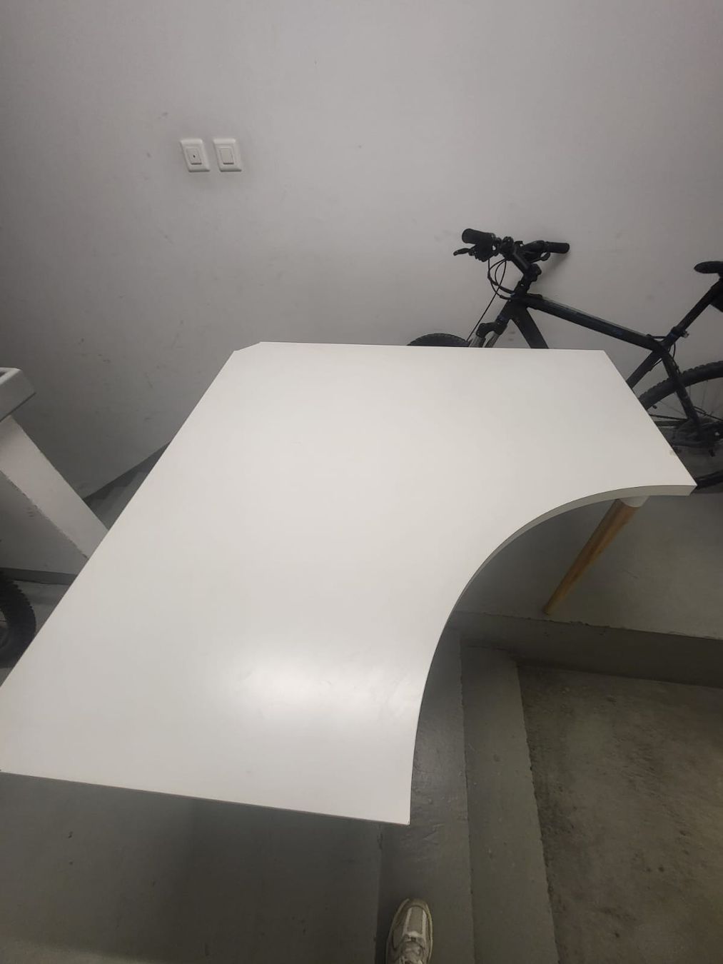 Ikea Bureaux: IKEA Eck- Schreibtisch – D'occasion à Basel par KWin21 2