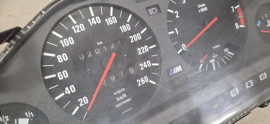 BMW Tutti pezzi di ricambio auto: Compteur M3 e30 révisé – Usato da Apples venduto da mistral28 4