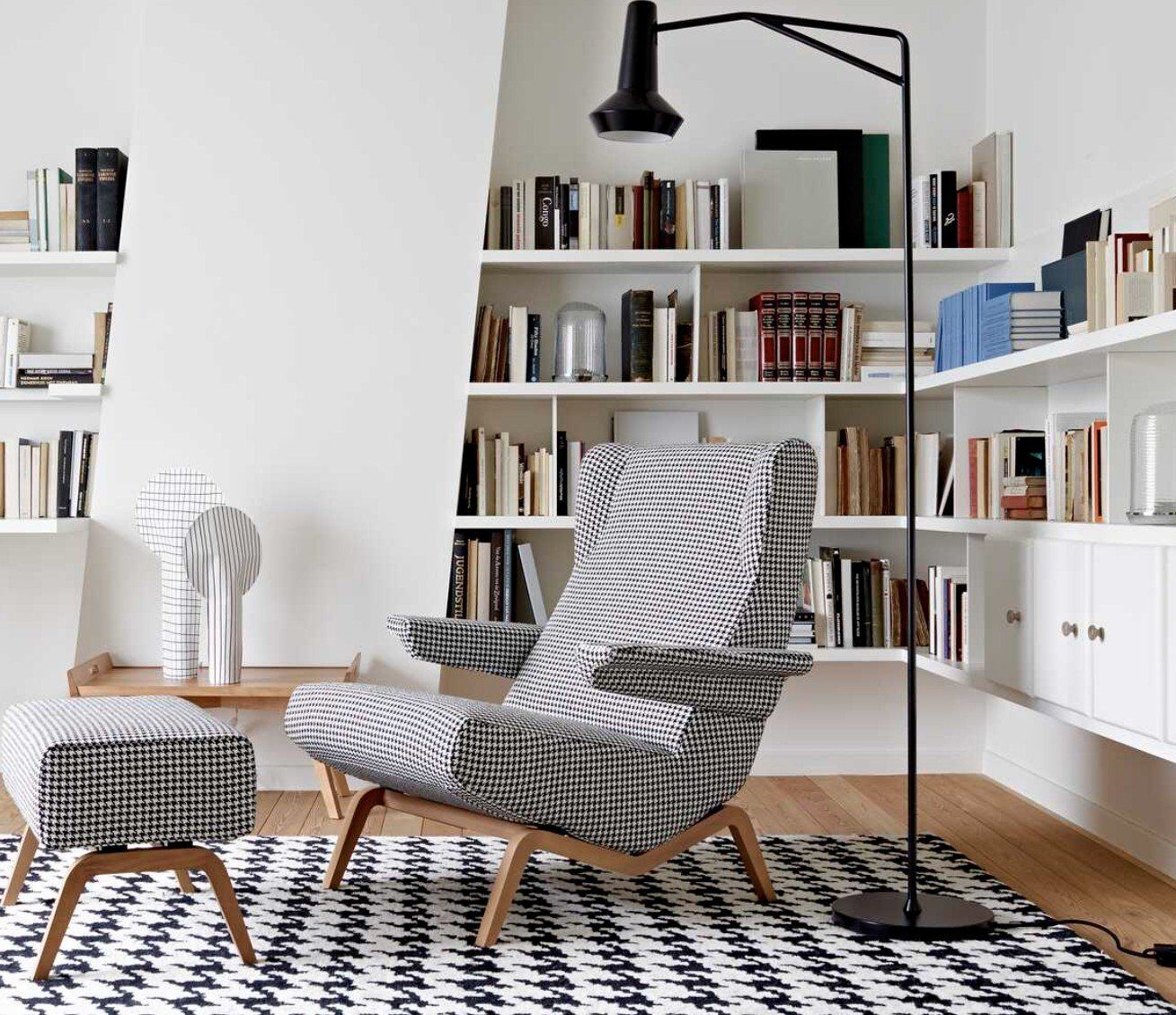 Ligne Roset Poltrone: Ligne Roset Archi Sessel + Hocker Denim Blue Microfibre – Usato da Rüschlikon venduto da Swisssuzy 4