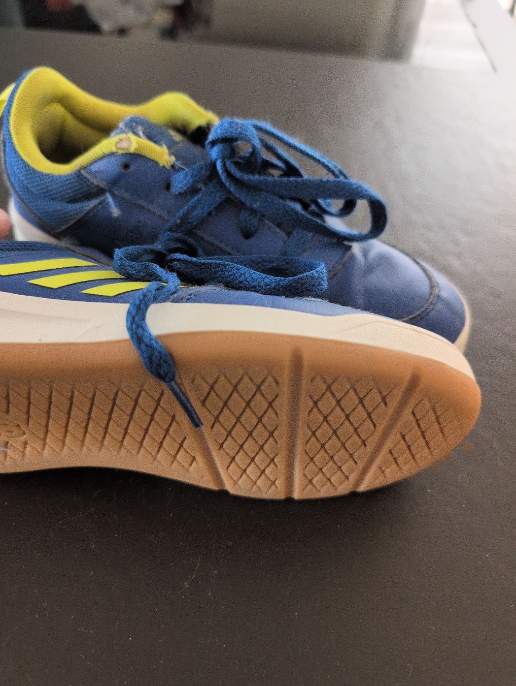 Herrenschuhe: Adidas Kinder Schuhe Gr. 34  – Gebraucht aus Hagneck von fischli80 1