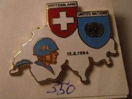 1 Schweiz Pin UN Militär (350)