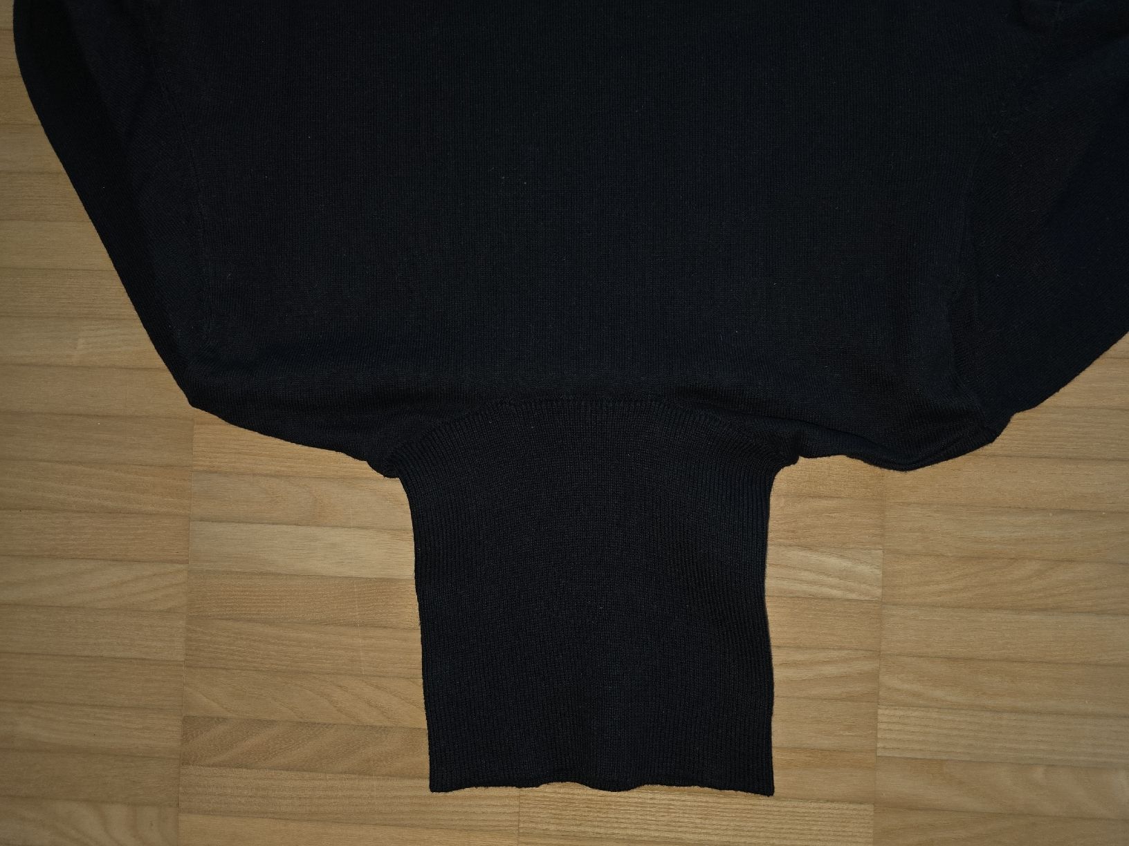 Maglioni & Felpe: Schwarzer Rollkragenpullover, Grösse S – Usato da St. Gallen venduto da A.W.128 3