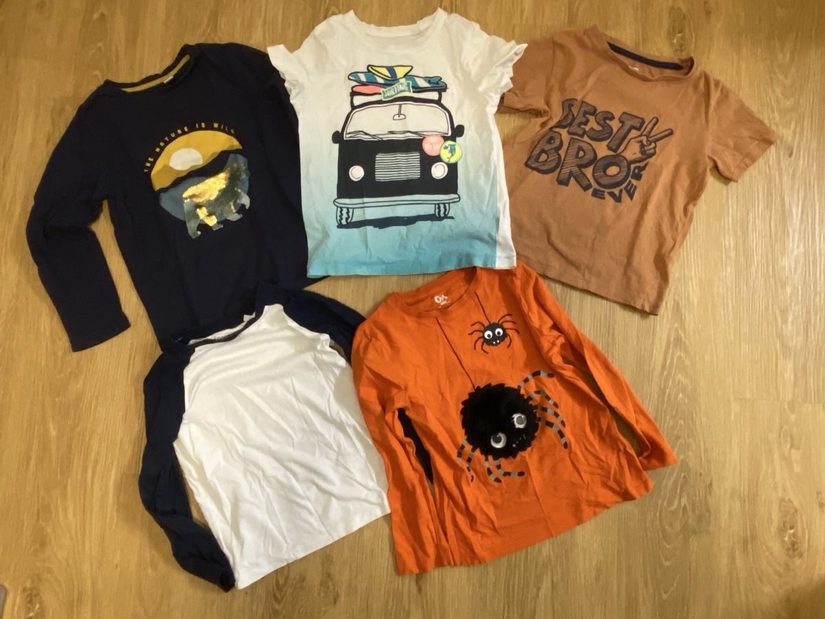 Lotti & Set di vestiti: 5er Set Shirts/Pullover, Grösse 116 – Usato da Stetten AG venduto da samana01 1
