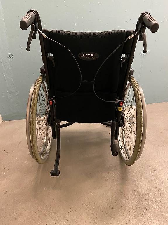 Sedie a rotelle: Rollstuhl Küschall Compact: Breite 45 cm – Usato da Olten venduto da Metacomet 2