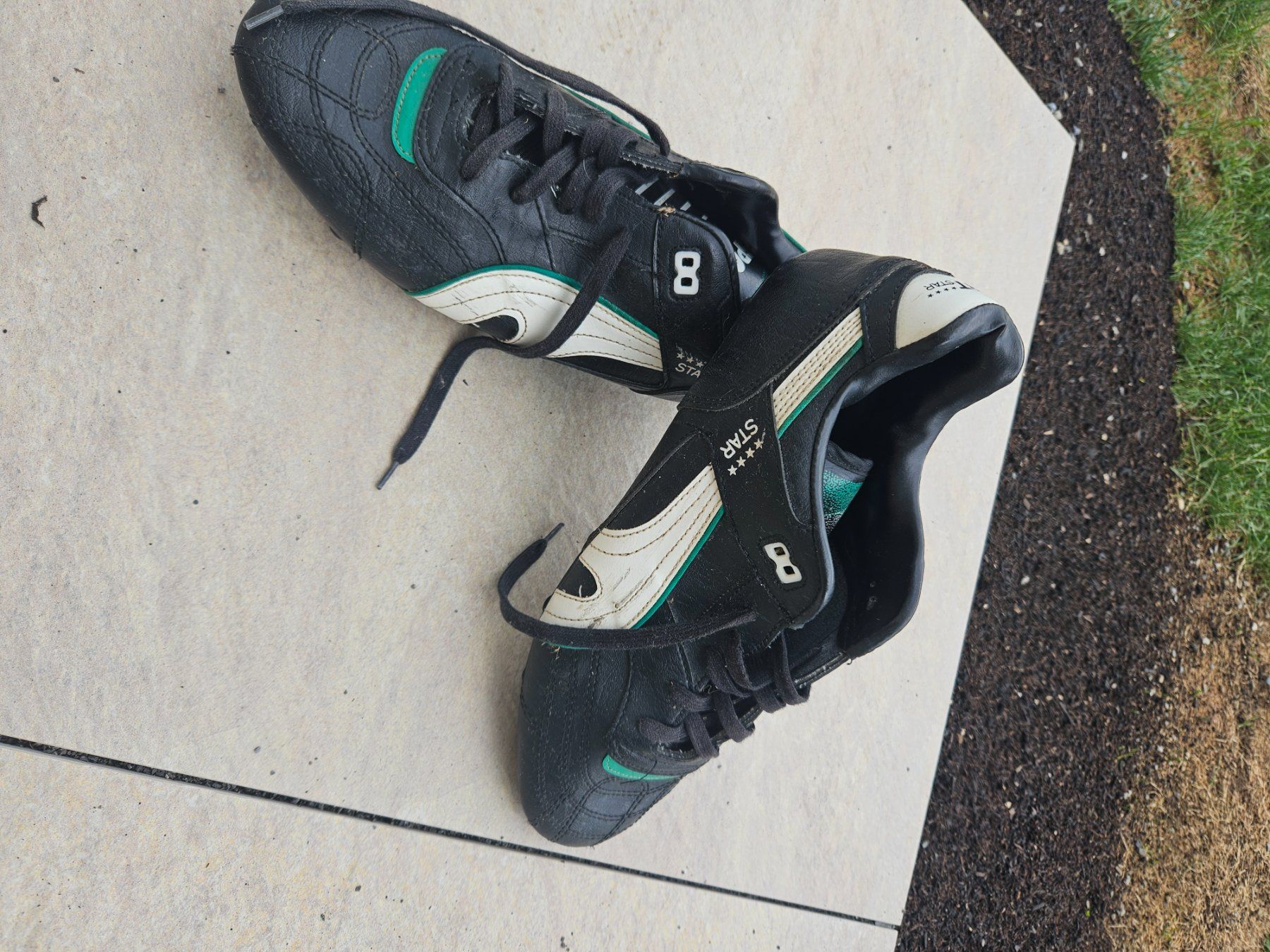 Chaussures garçon: Fussballschuhe – D'occasion à Siebnen par bienemaya08