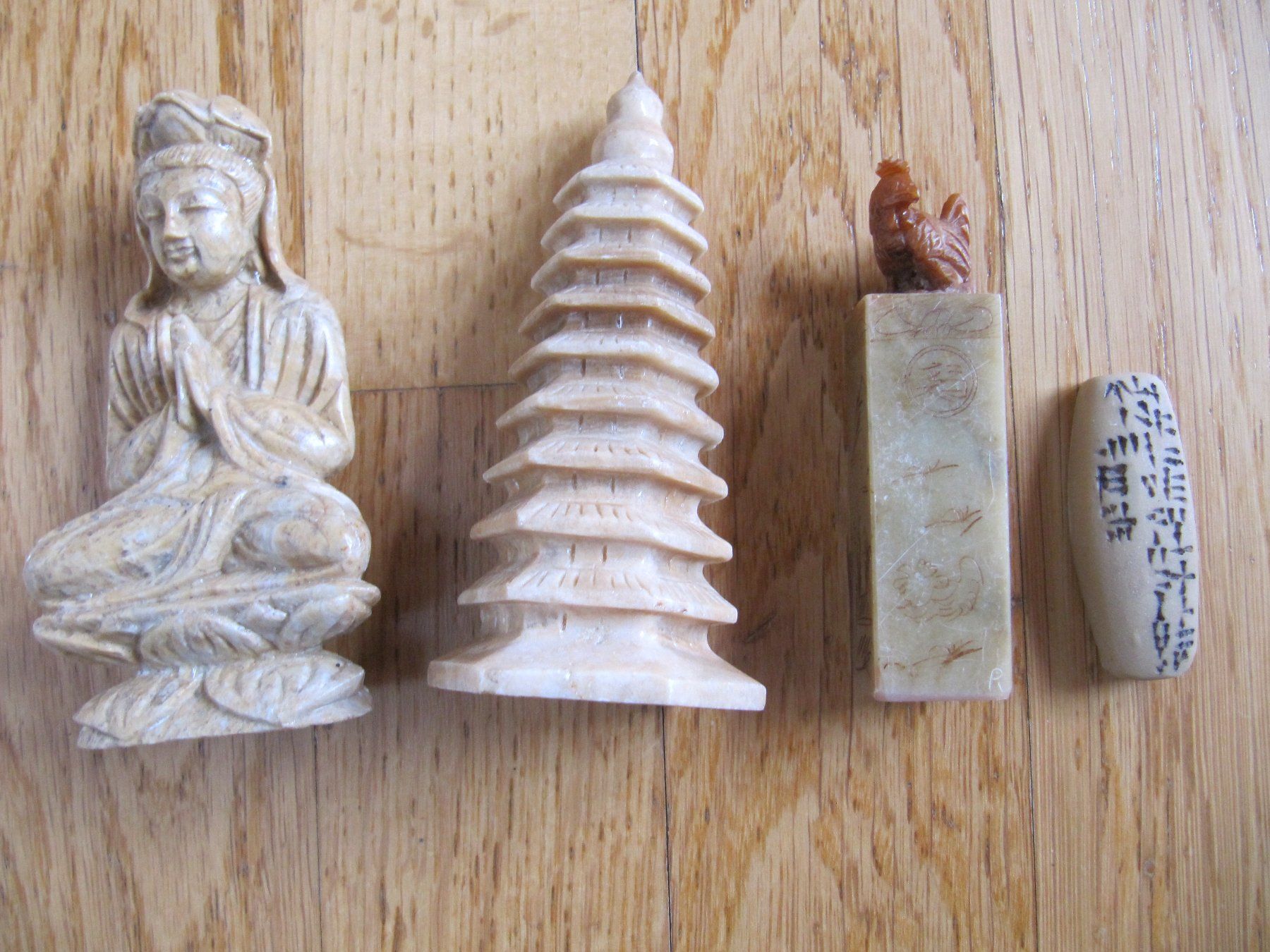 Sculture & Statue: 4 Alabasterfiguren: Buddha, Tempel etc Vietnam – Nuovo (secondo la descrizione) da Würenlos venduto da AustralisZ 3
