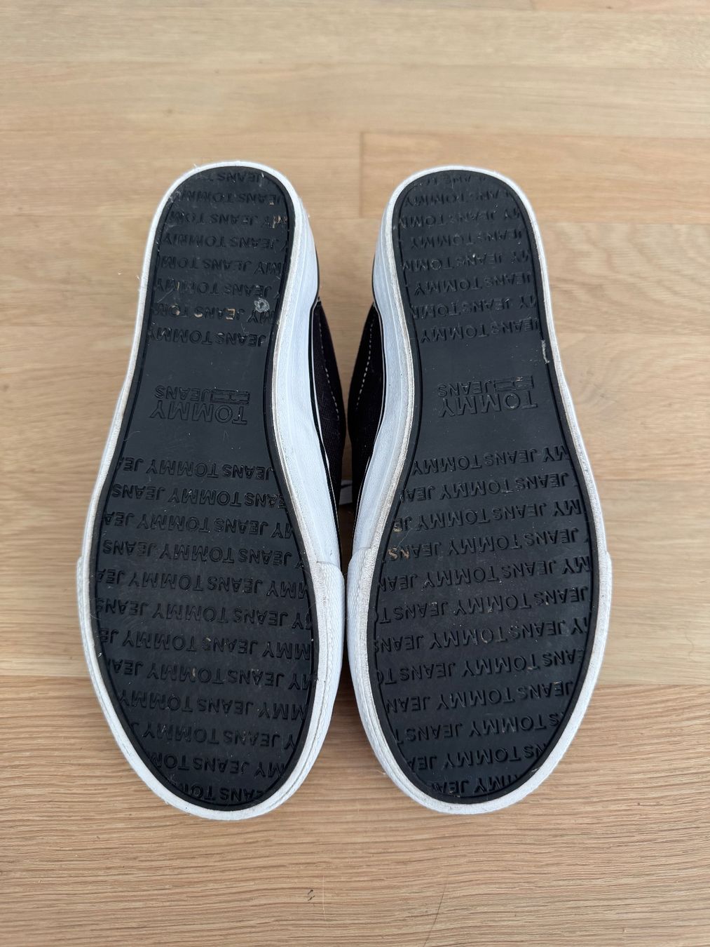 Tommy Hilfiger Damenschuhe: Tommy Hilfiger Sneakers (Gr. 37) – Neu (gemäss Beschreibung) aus Dübendorf von kmag-20 2