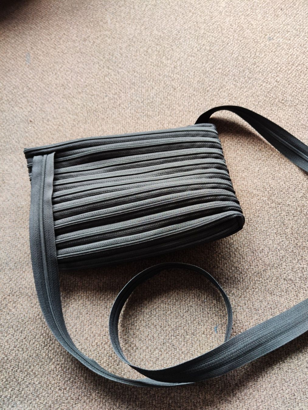 Borse da donna: Handtasche, schwarz – Usato da Saas im Prättigau venduto da eve_22 1