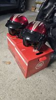Zwei TORC T-50 HI-FI Retro-Helm, bordeaux, Grösse M + L