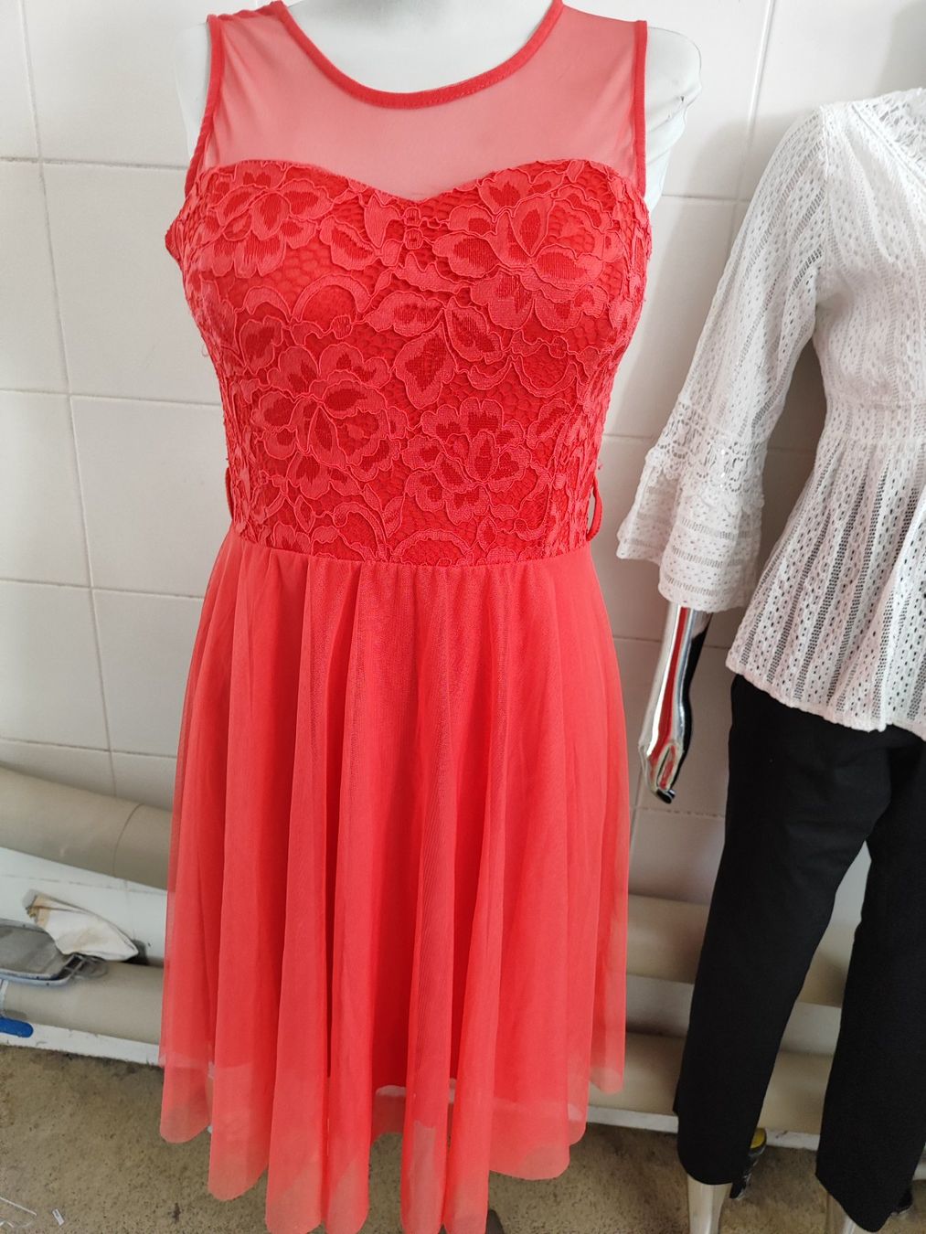 Vestiti: Cocktailkleid GR 36 – Usato da Langnau am Albis venduto da Judithsebi 1