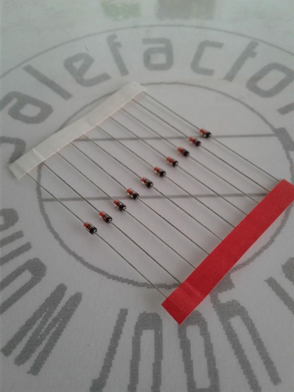 Componenti elettronici: Signal-Diode 1N4448 100V – Nuovo e nell'imballaggio originale da Luzern venduto da Salefactory