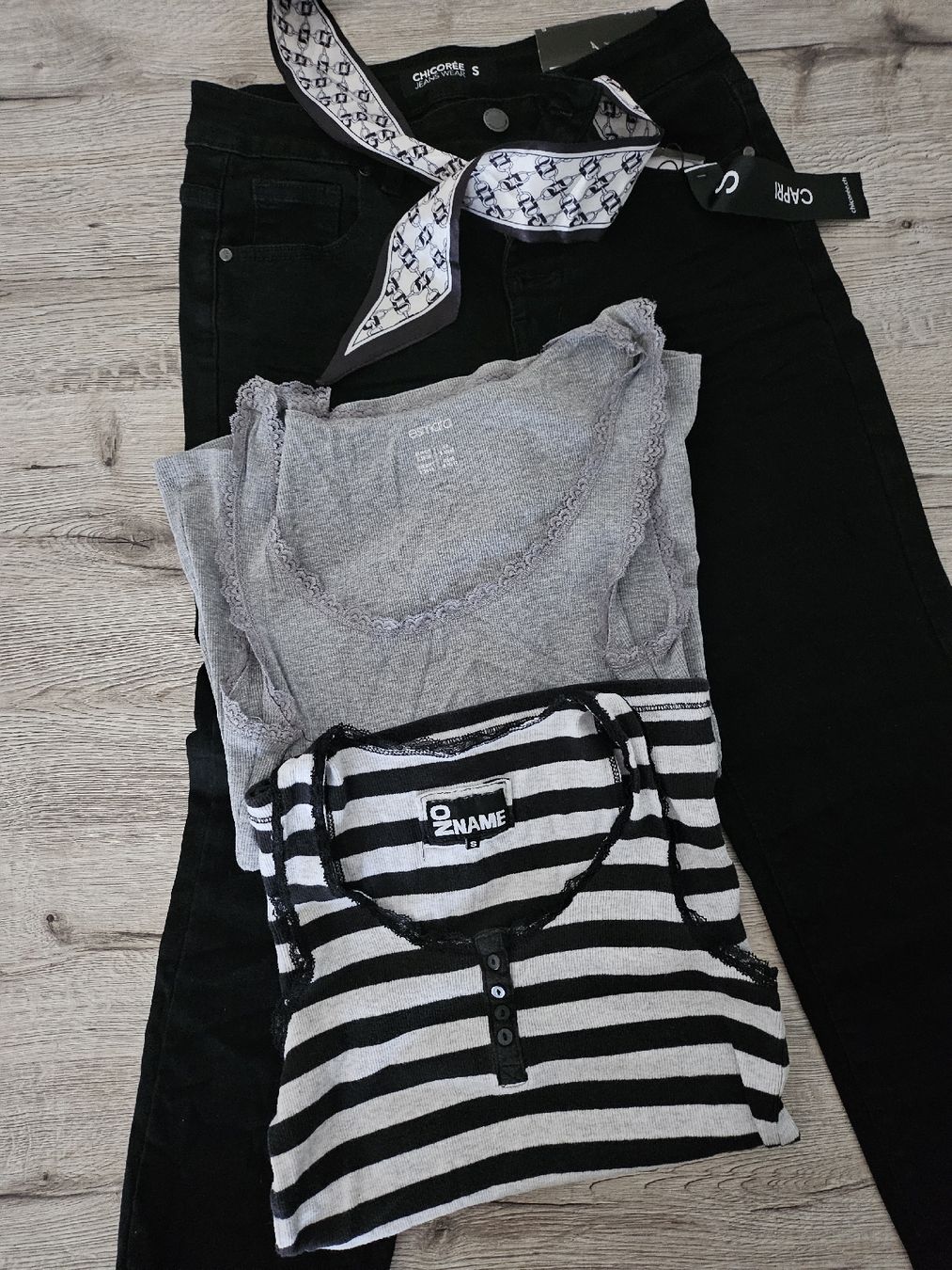 Lotti di vestiti: Kleiderpaket Grösse S, neu! – Nuovo (secondo la descrizione) da Hunzenschwil venduto da nudget