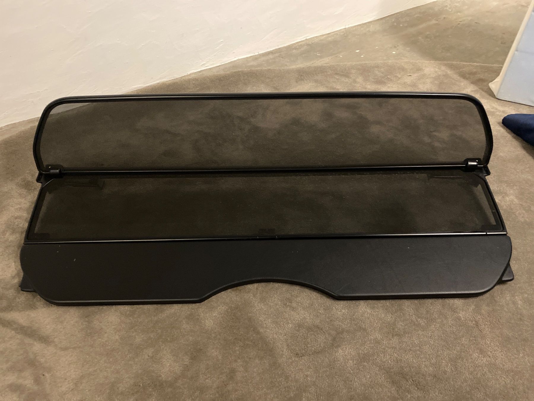 Mercedes Stern PureWind Windschott Kompatibel Mit Mercedes E-Klasse A124 124 Baujahr 1993-1998 (Schwarz) – Windschott Universal Mit Schnellverschluss Inkl. Tasche Imprägnierspray Zelt