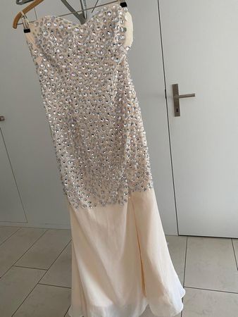 Kleid Pailetten