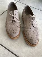 Leichte Schnürschuhe mit Lochmuster, grösse 39