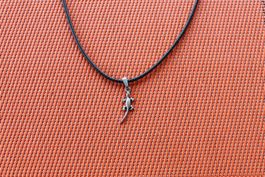 Collier pendentif lézard argenté - bijou d'été élégant