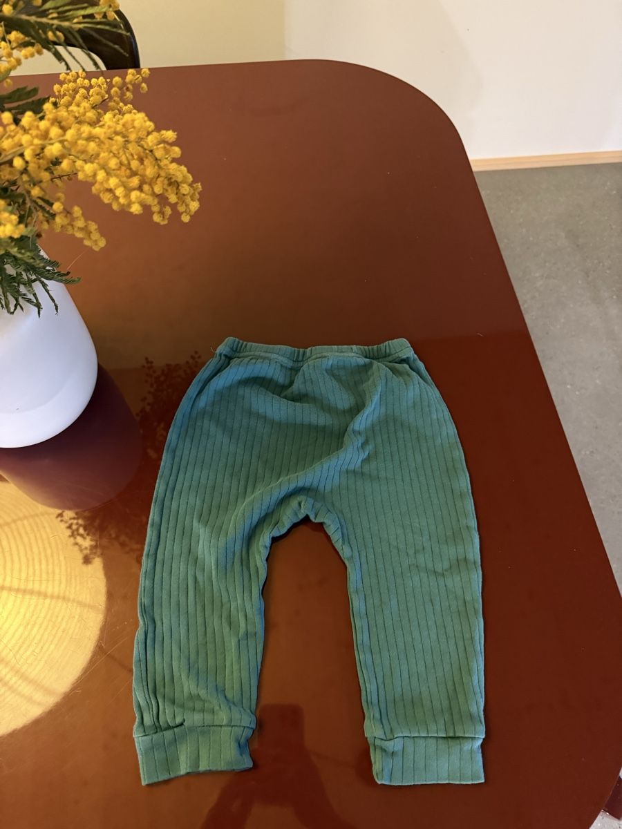 Hosen: Baby Hose Rippenmuster, Grösse 80 – Gebraucht aus Langenthal von vik_v5ml 1