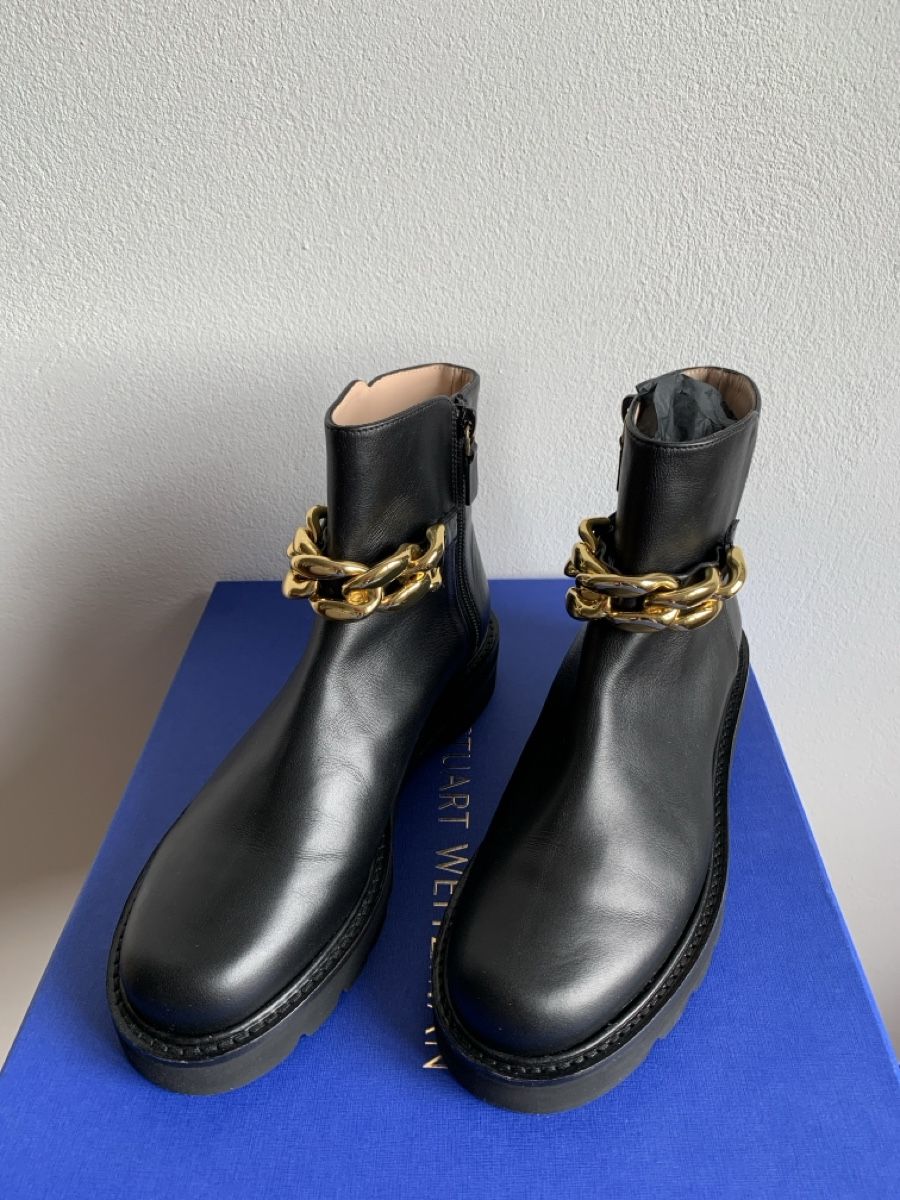 Stuart Weitzman Scarpe da donna: Stuart Weitzman: Schwarze Stiefeletten mit dicker Goldkette – Nuovo (secondo la descrizione) da Luzern venduto da designluzern 5