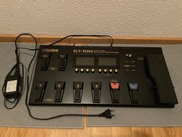 BOSS GT-100 guitar multieffects processor with bag