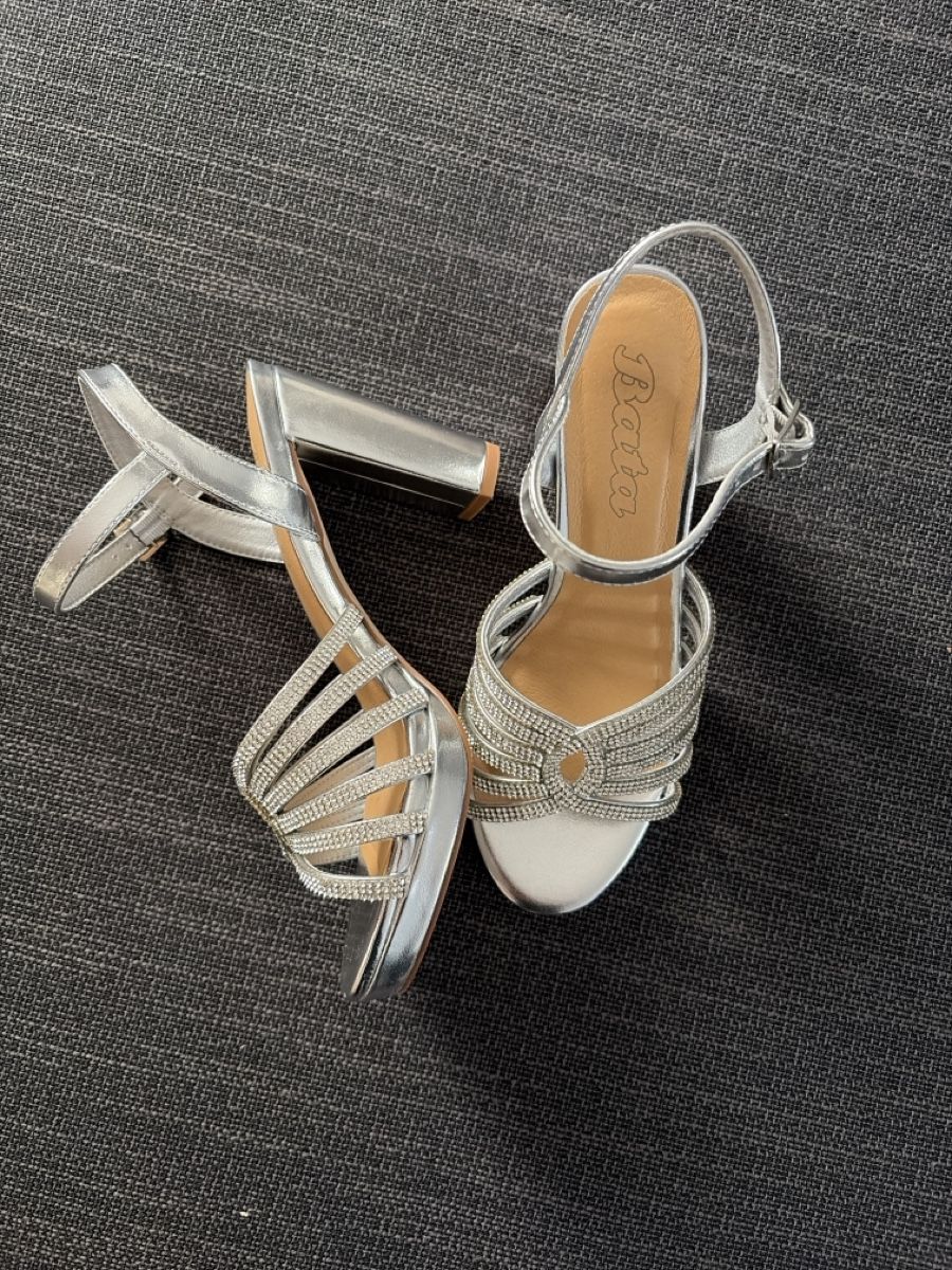 Scarpe da donna: Sandalen mit Strass Neu Gr.37 – Nuovo e nell'imballaggio originale da St.Gallen venduto da Zinz73