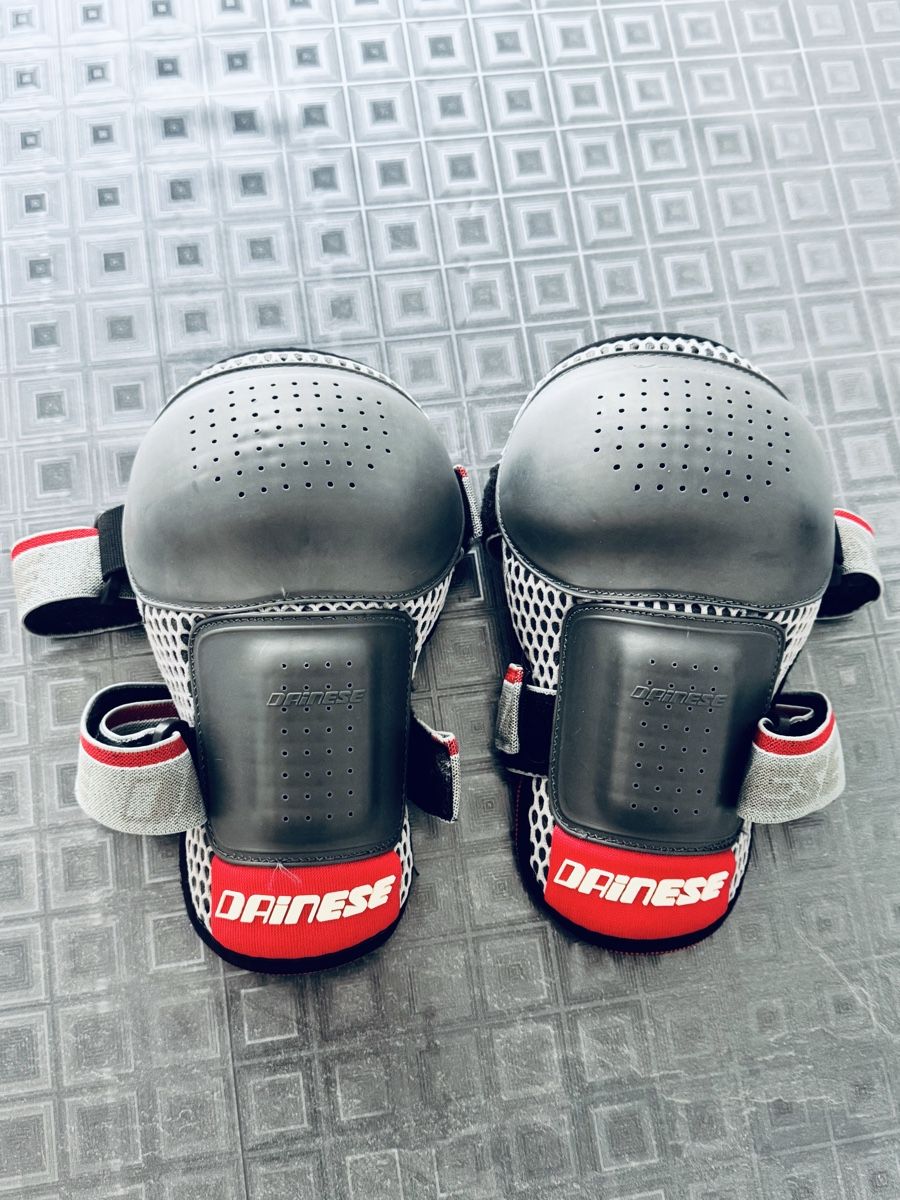 Dainese Protezioni & Imbottiture: Genouillères ski Dainese – Usato da Moutier venduto da Rossiforever