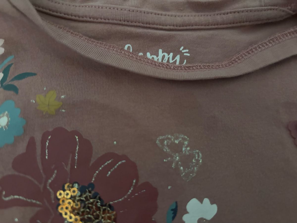 Camicette, T-shirt & Top: Langarmshirt Blumenmuster, Grösse 110 – Usato da Jegenstorf venduto da Annina0506 1