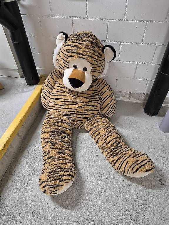 Spielzeuge: Riesiger Tiger – Gebraucht aus Winterthur von jas_ygr6