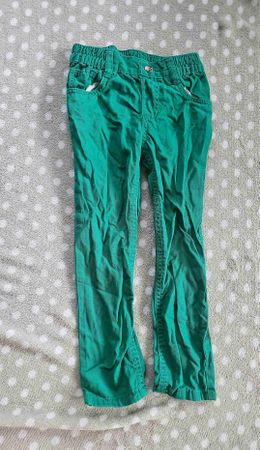 Frühlingsfrische, grüne Kinderhose, Grösse 110, Top Zustand