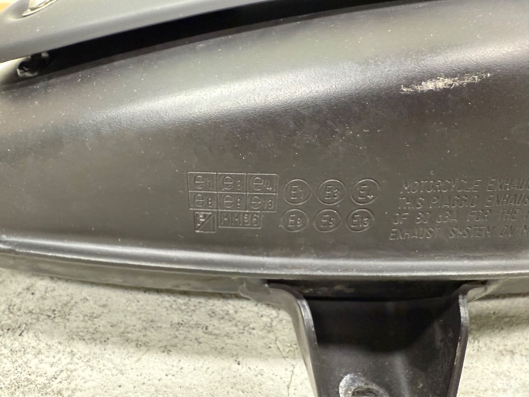Alle Rollerersatzteile: Piaggio Vespa Auspuff schwarz Matt – Gebraucht aus Seuzach von kat_5qwy 2