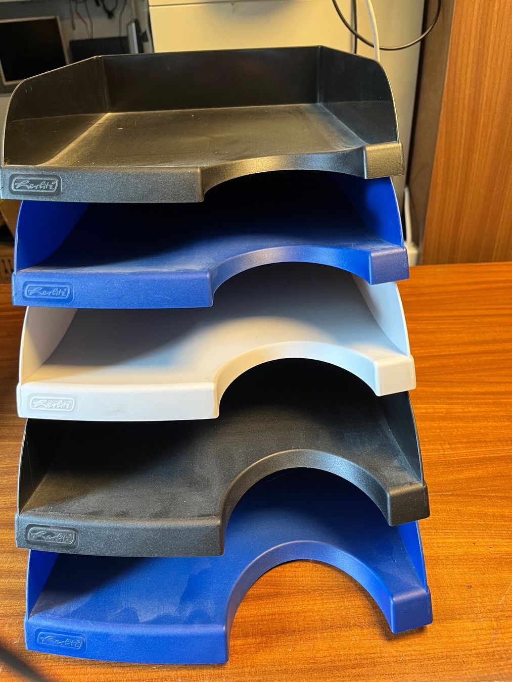 Behälter & Ähnliches: 5 Casiers courrier Leitz – Gebraucht aus Moutier von Loco65
