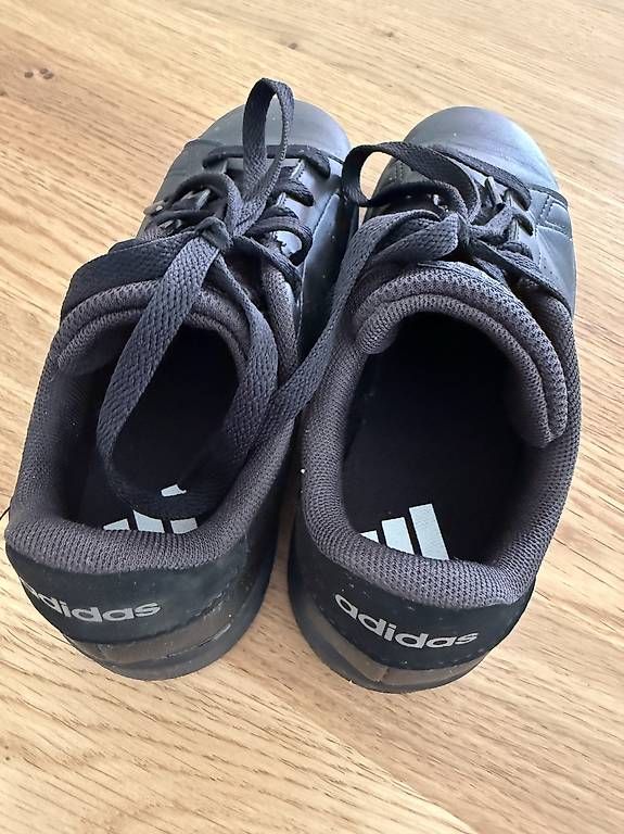 Scarpe per ragazzi: Adidas Sneaker Gr. 31 – Usato da Gwatt (Thun) venduto da Bennae 1