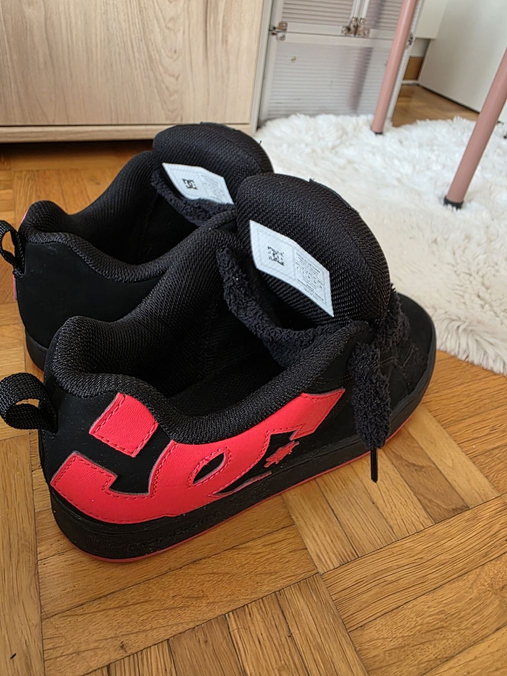 DC shoes Scarpe da donna: DC Sneakers, Grösse 38,  Schwarz Rot – Nuovo (secondo la descrizione) da St Gallen venduto da vir_5kgt 1