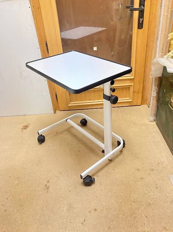 Tische: Table de lit réglable – Gebraucht aus Givrins von phi_kdn6