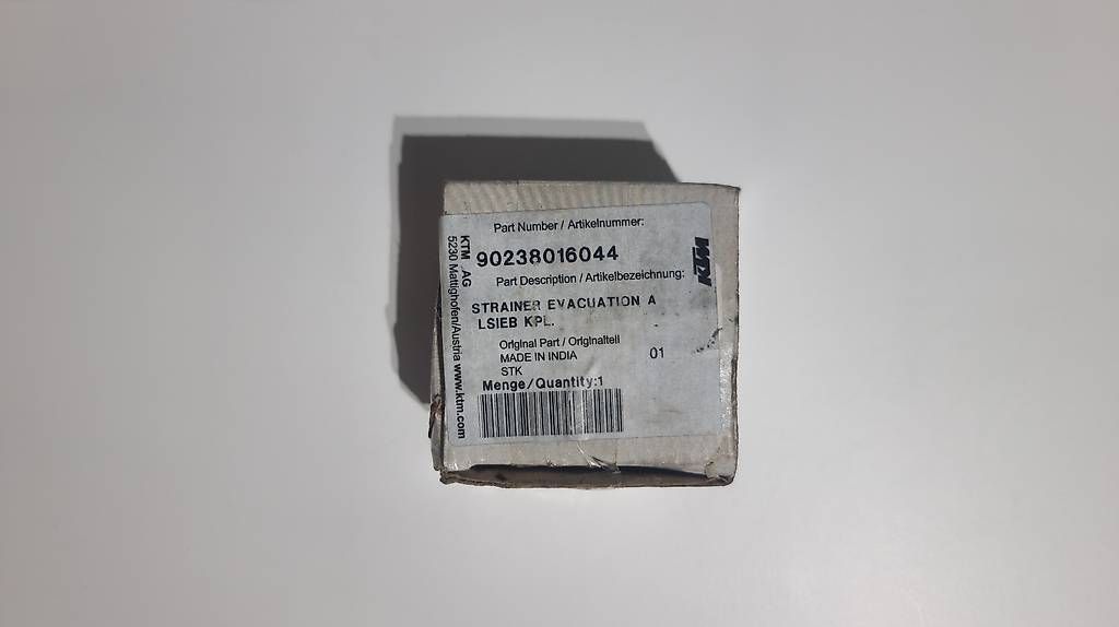 Modelleisenbahnen: Genuine KTM oil strainer drain plug – Gebraucht aus Grenchen von Joray_Preparation 1