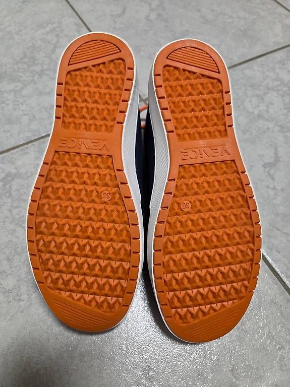 Scarpe per ragazzi: Schuhe Grösse 36 neu – Usato da Goldach venduto da ladybird75 2