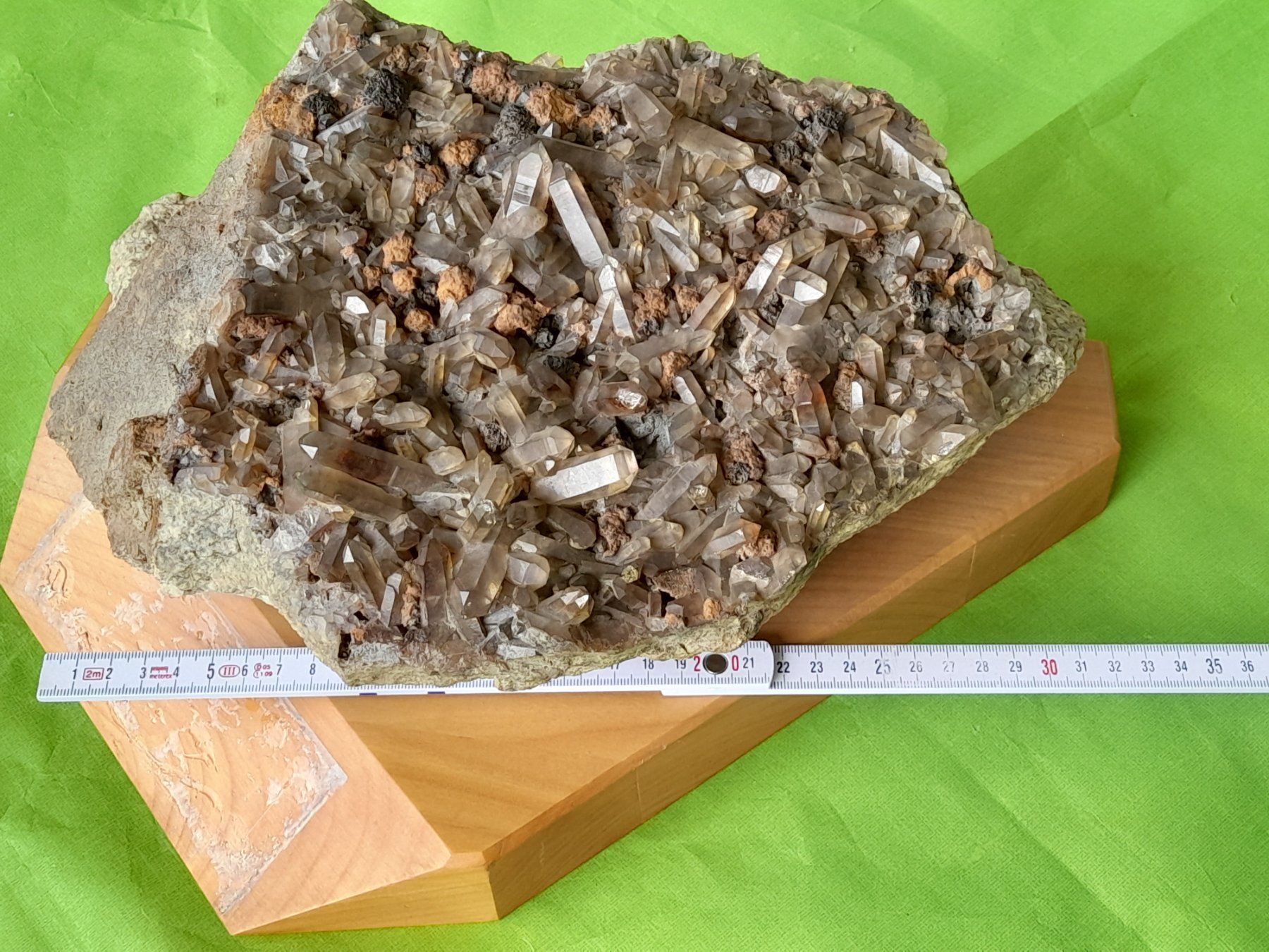 Minerali & Pietre curative: Bergkristall/Rauchquarz-Stufe gross – Usato da Aeschi b.Spiez venduto da 52_wochen 1