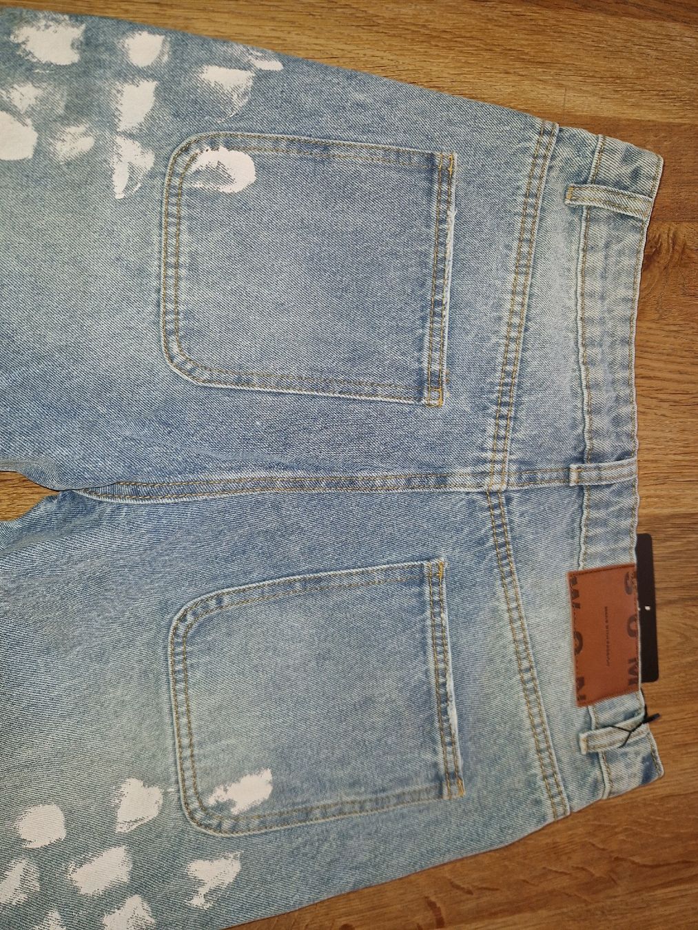 Jeans: Stylische Jeans mit Seitenstreifen – Neu und originalverpackt aus Gwatt (Thun) von Letzte-Chance-III 4