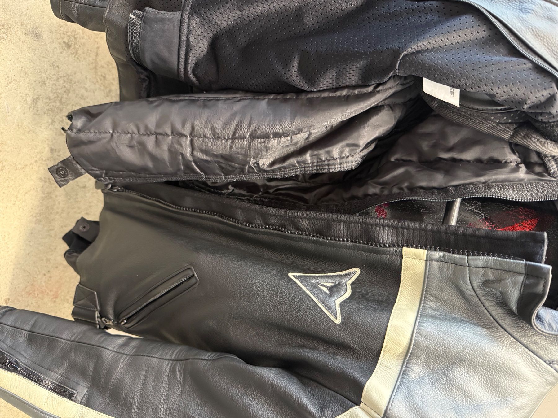 Dainese Giacche: Dainese Motorrad Leder Jacke – Usato da Richterswil venduto da Furia07 2