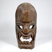 Ancien masque Bakuwana bois transformé en lampe, Philippines