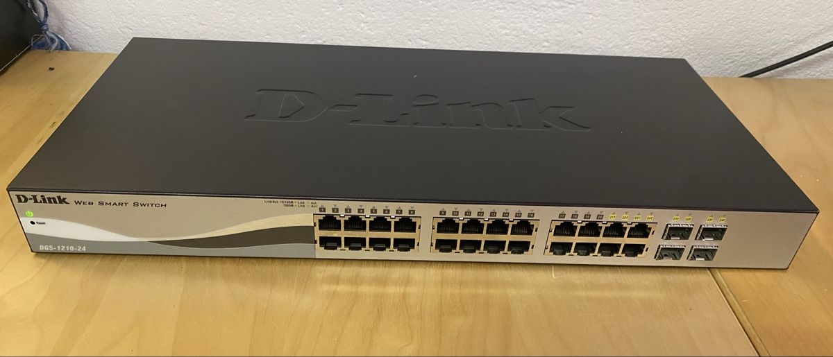 Dlink Hub & Switch: D-Link DGS-1210-24 Web Smart Switch, Top Zustand! – Usato da Richterswil venduto da Elibeni1 2