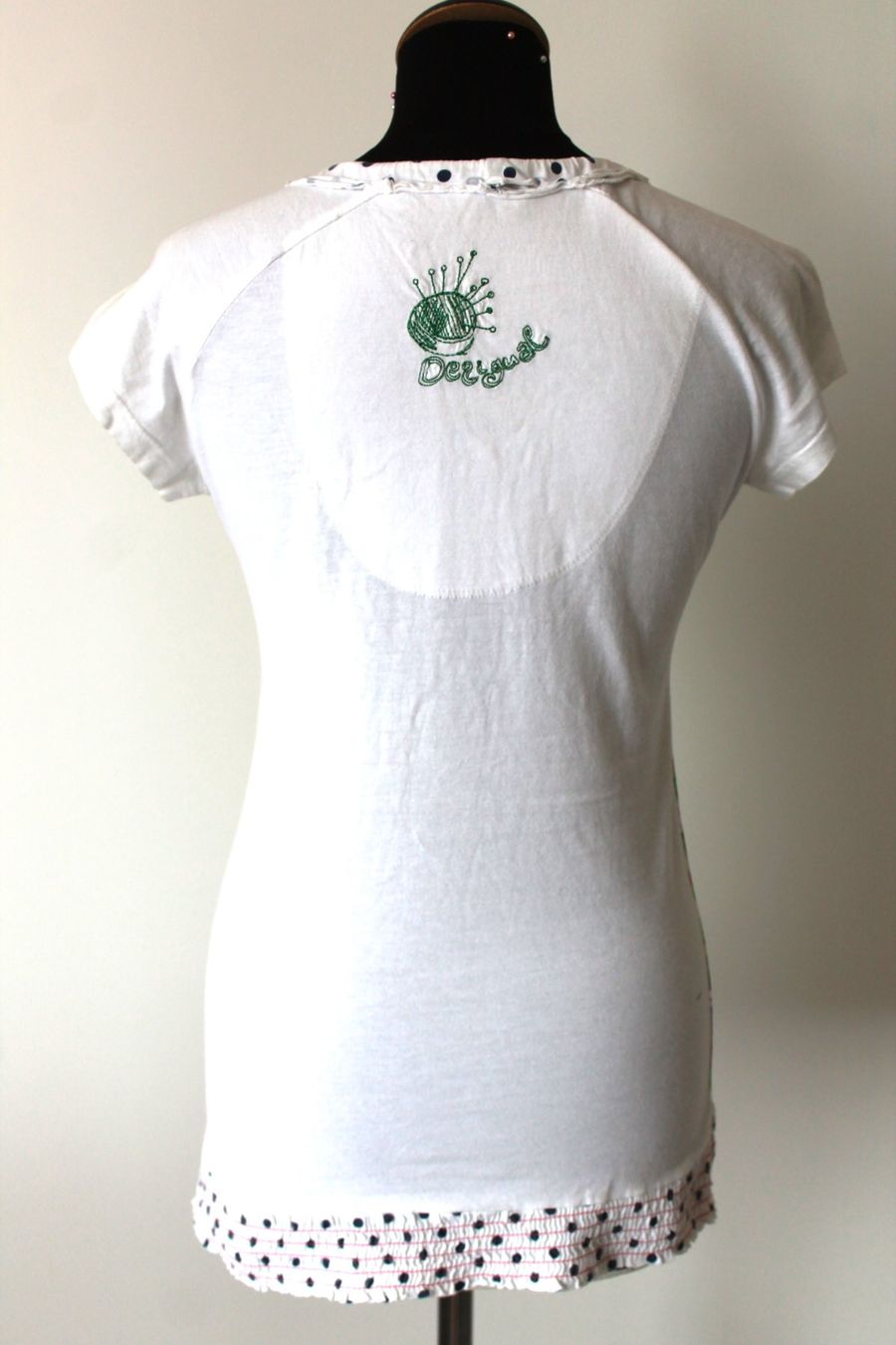 Desigual T-shirt: T-Shirt DESIGUAL taille M – Usato da Chez-le-Bart venduto da jasse 1