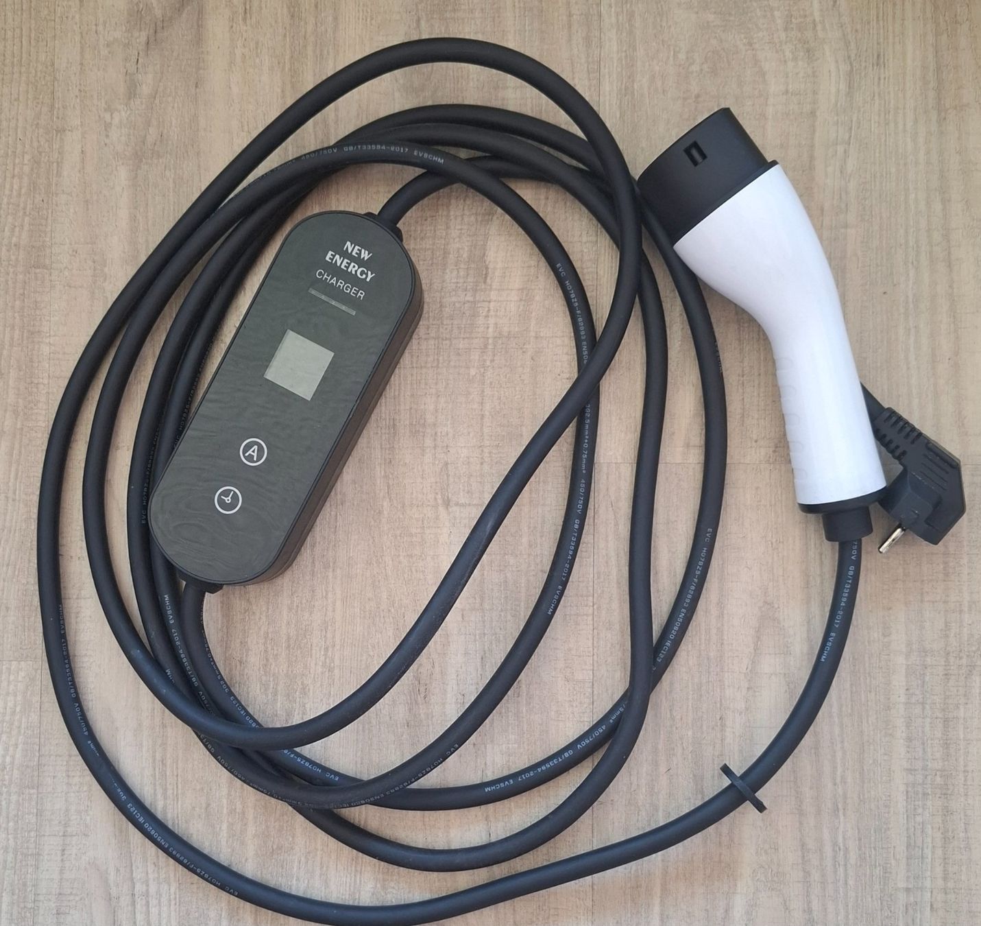Chargeurs de batterie: Ladestation Elektroauto NEW ENERGY defekt – D'occasion à Faulensee par Pilo7