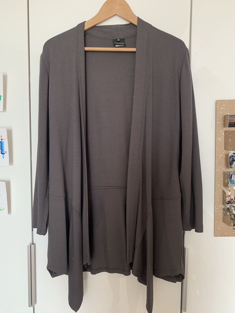 Giacche: evakyburz Strickjacke grau Grösse 36 – Usato da Hallau venduto da Vale96