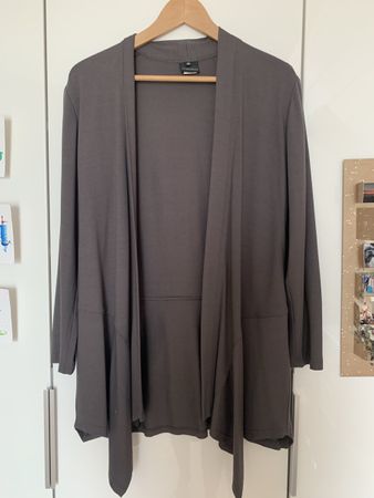 evakyburz Strickjacke grau Grösse 36
