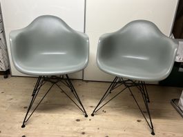 2 Vitra Eames Plastic Armchair DAR
