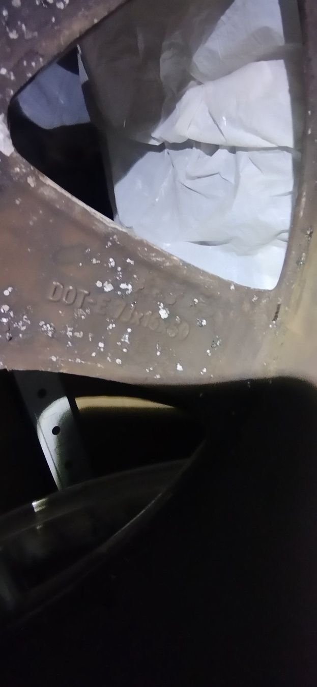 Volvo Cerchioni: Volvo-Alufelgen defekt – Usato da Niederscherli venduto da ruefato 1