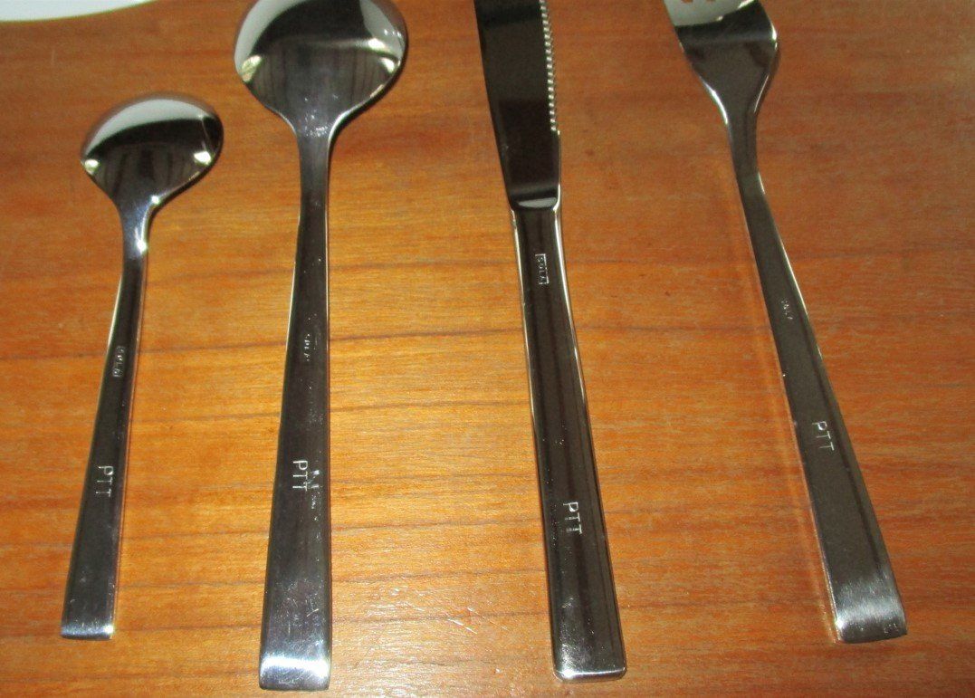 Set di posate: Post PTT Teller, Gabel, Messer Löffel, Tischgedeck Besteck – Nuovo e nell'imballaggio originale da Dättlikon venduto da Maurinie 1
